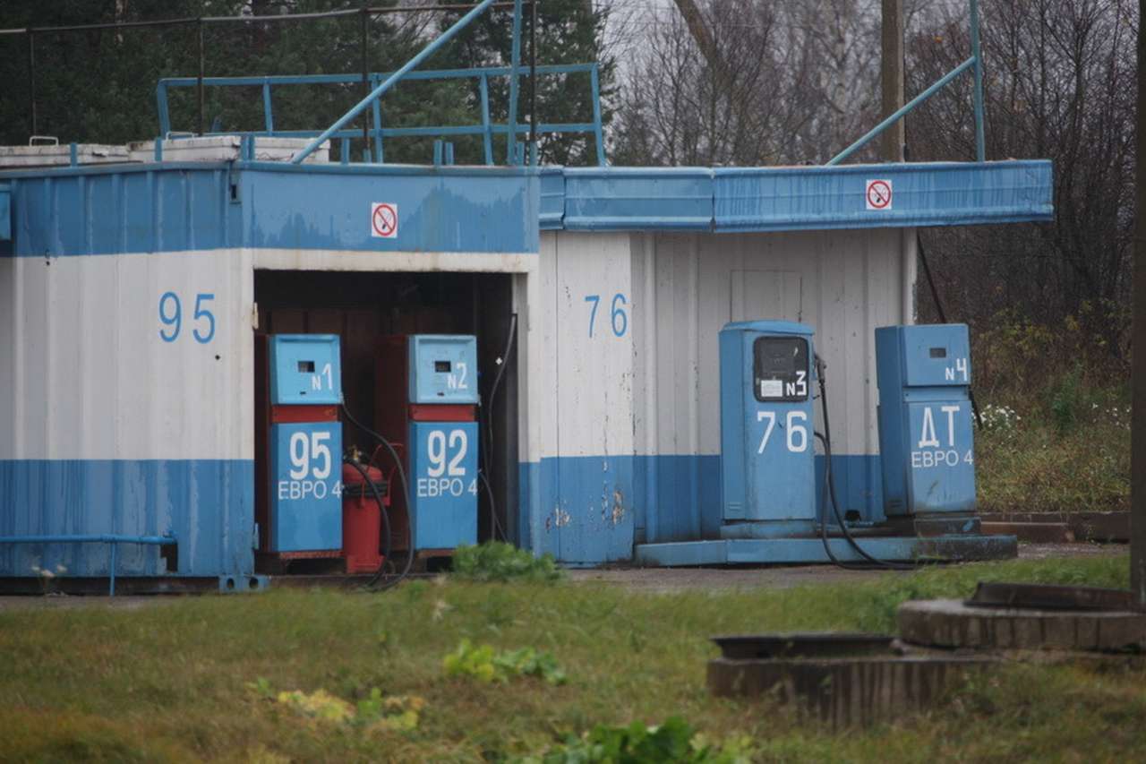 К чему относятся приставки "Евро"? К топливу, к двигателю, к автомобилю?