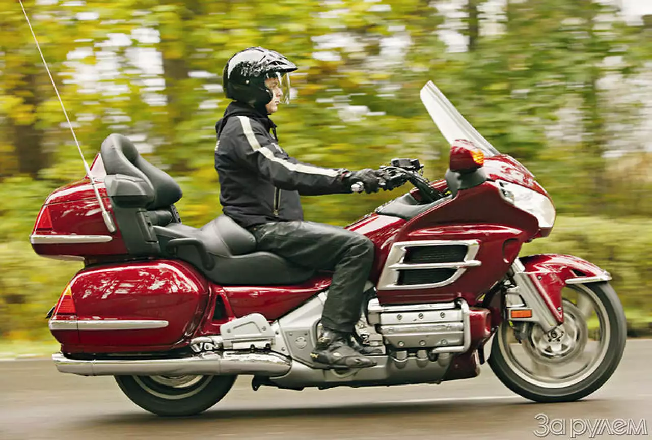 HONDA GL1800 Gold Wing, люкс-турер
