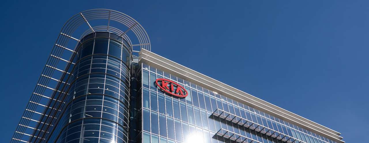 Чистая прибыль Kia рухнула на 54% из-за обвала рубля