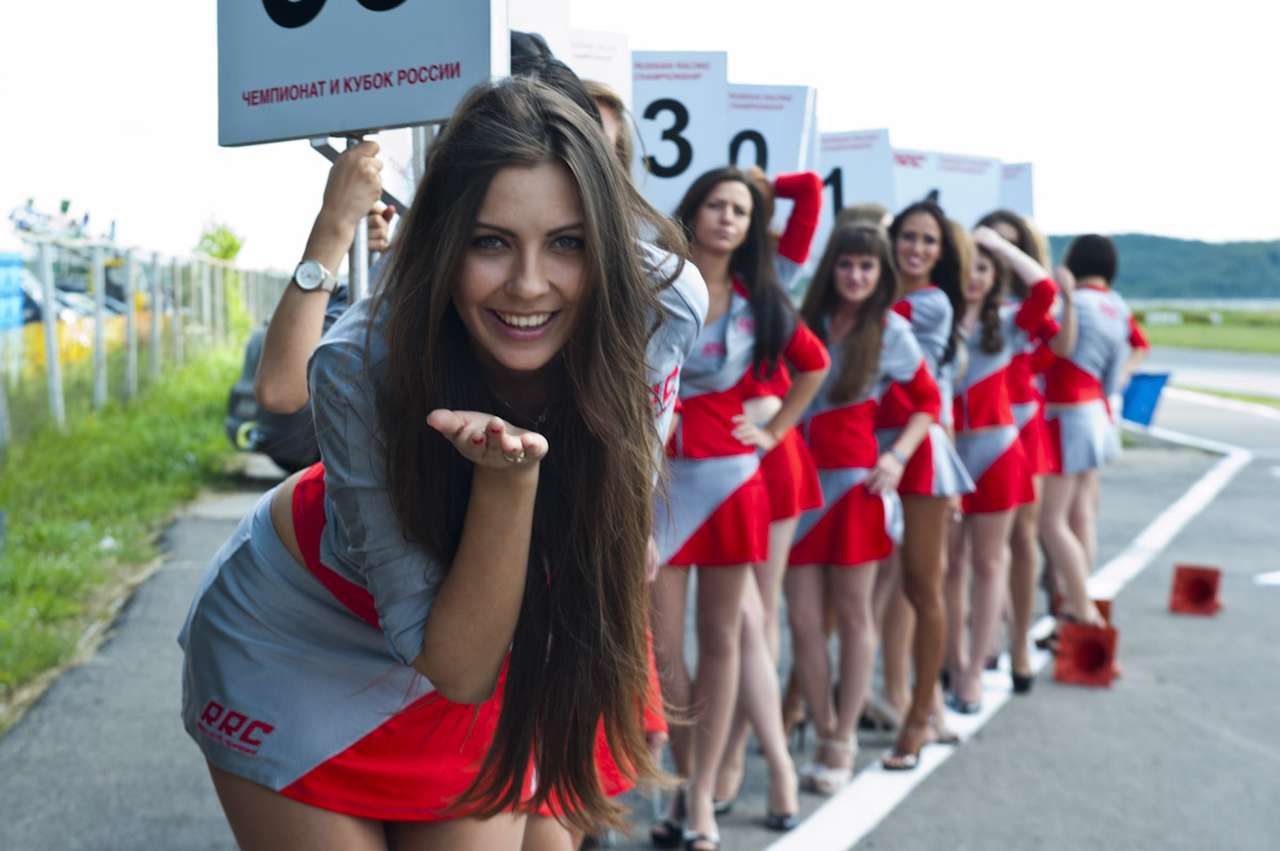 С Днем защитников Отечества! Поздравление от девушек российского автоспорта