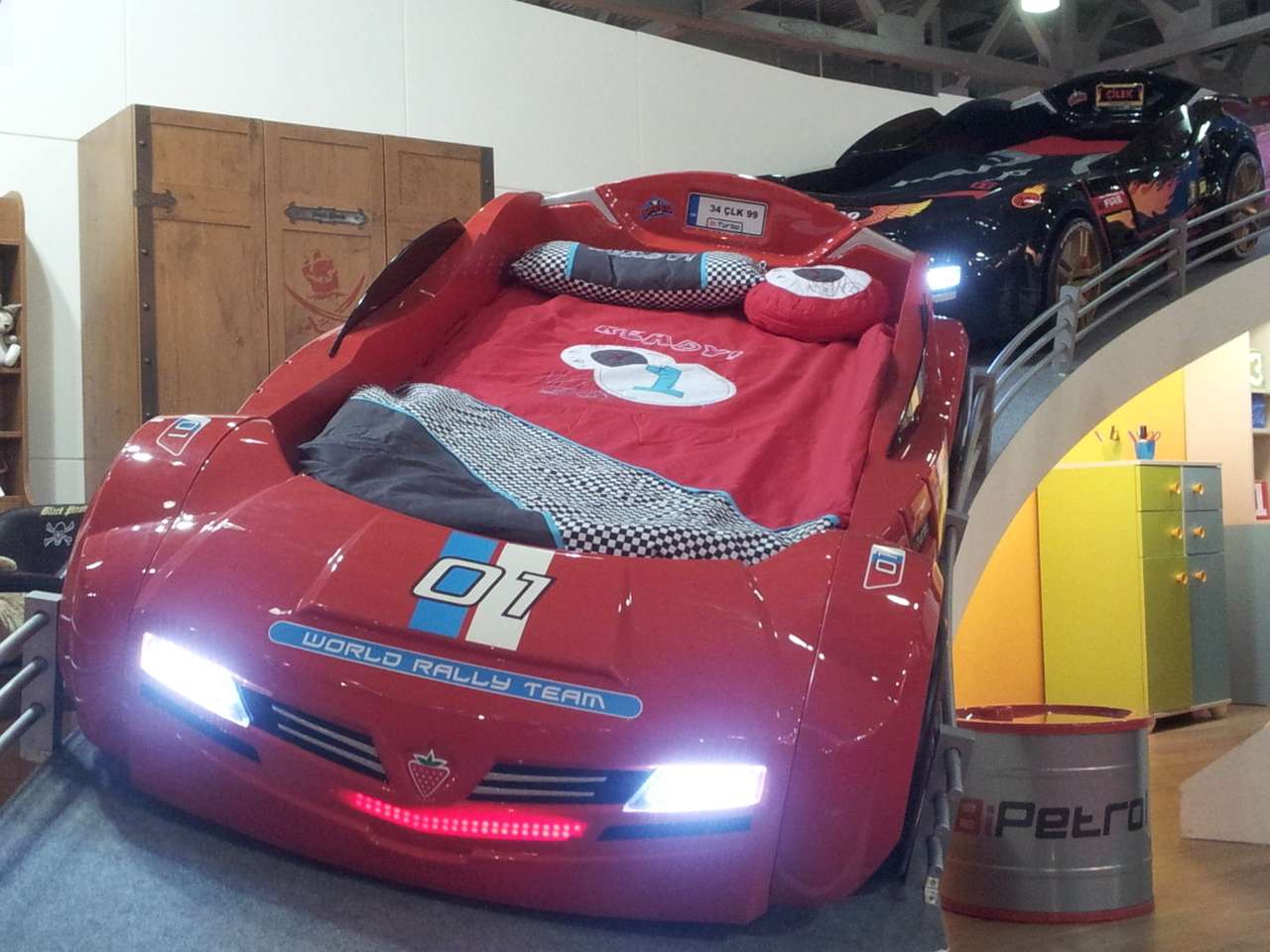 В «Крокус-Экспо» показали кровати из автомобилей