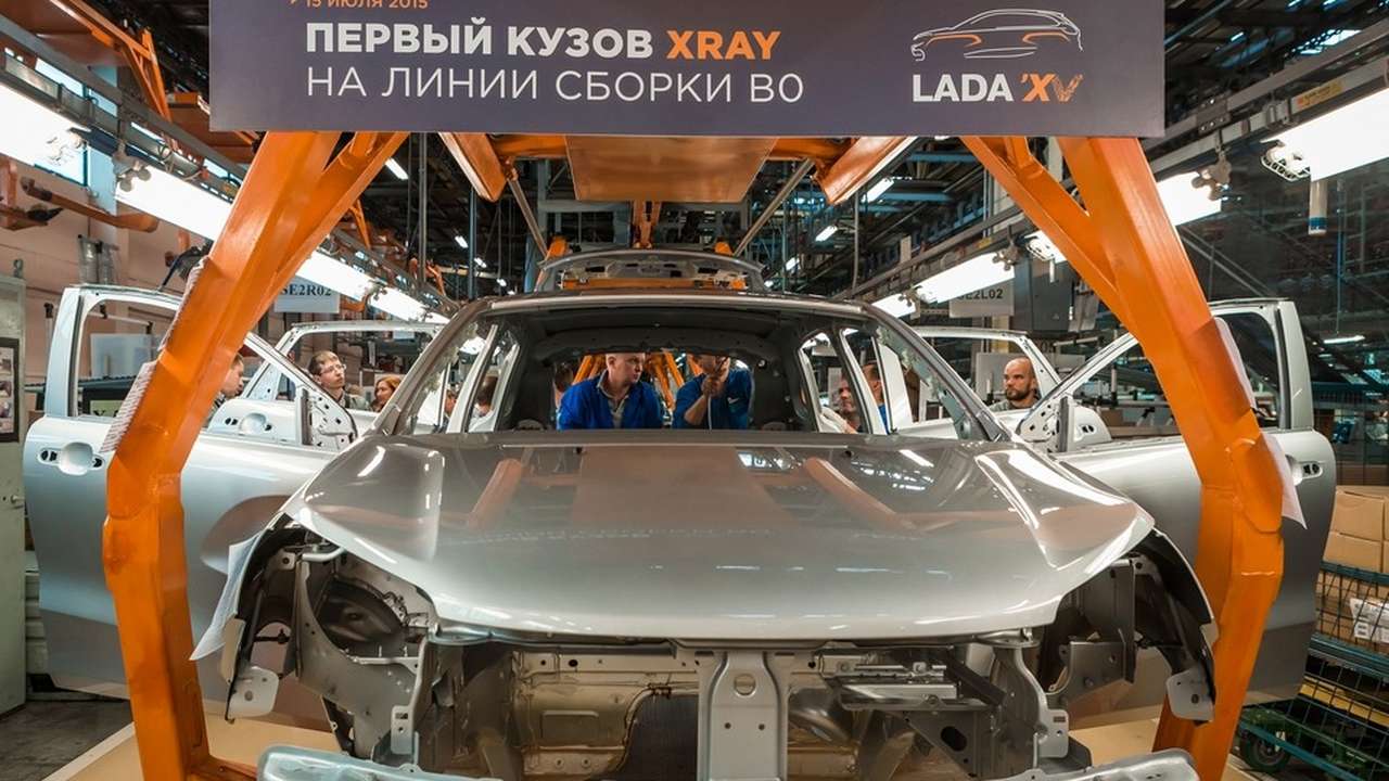 Первые «пилоты» Lada XRAY собрали на АВТОВАЗе