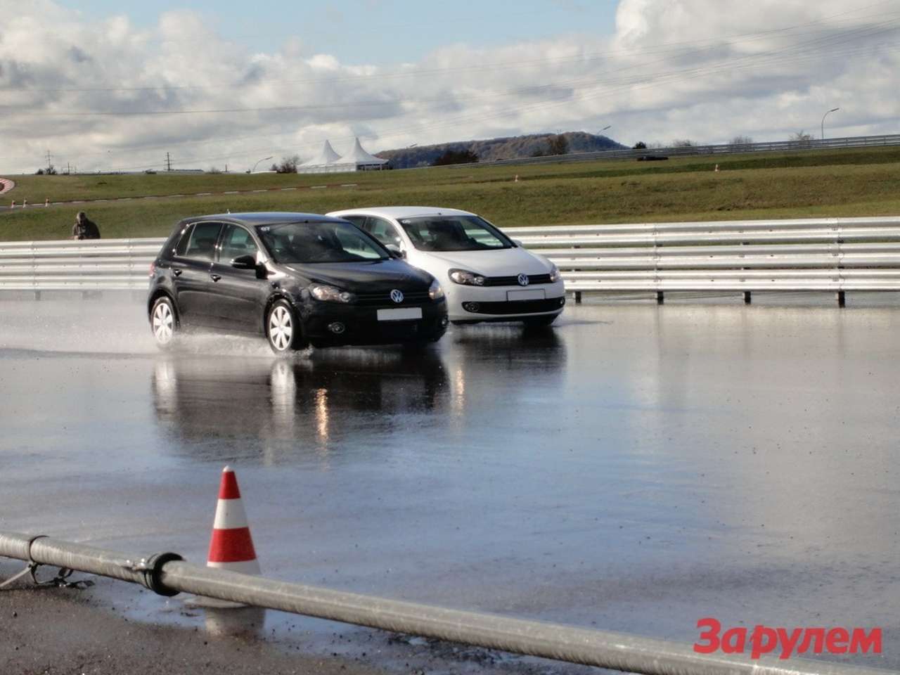Испытания на мокром асфальте