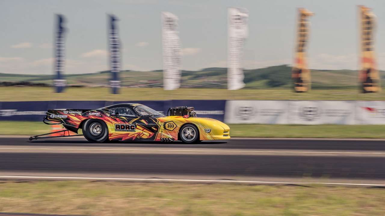 Специалисты SMP RDRC помогут местным организаторам правильно готовить дрэг-стрип, что очень важно при проведении заездов в дрэг-рейсинге.