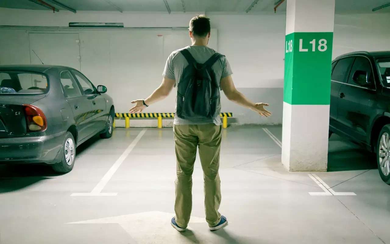 В Мурманской области у клиента автосервиса угнали машину вместо ее ремонта