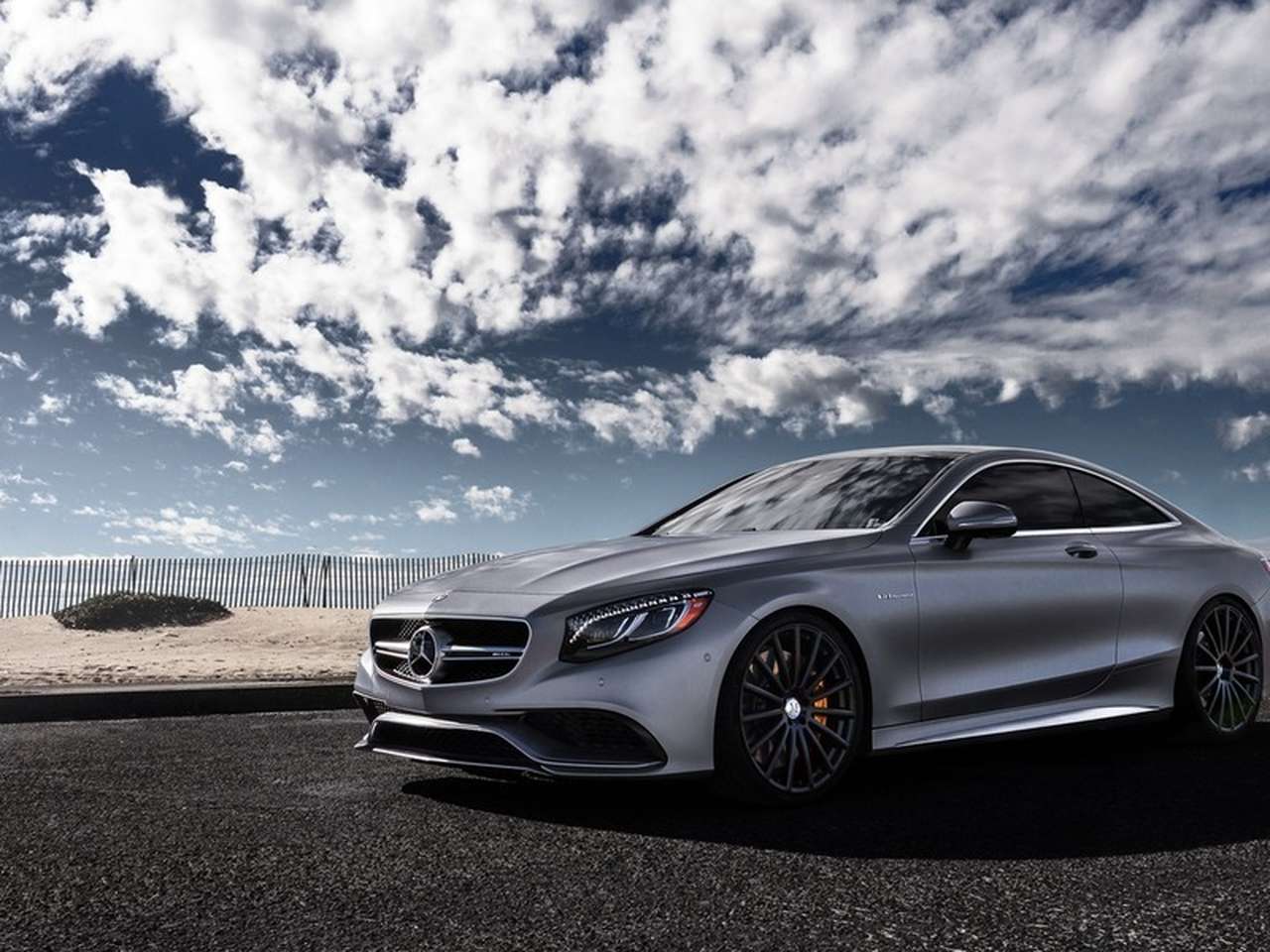 Продажи падают, а премиум продается