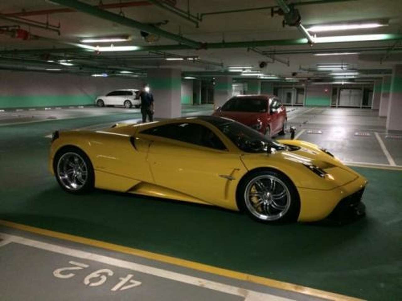 15-летний мальчик получил в подарок мощный спорткар Pagani Huayra