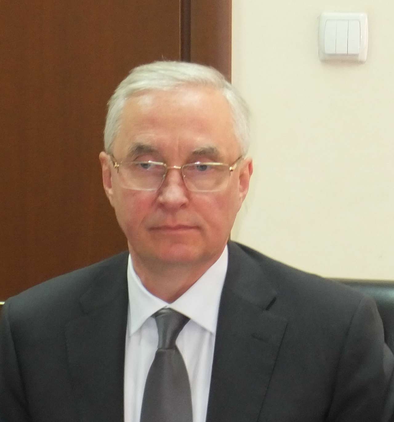 «Мы собрали необходимые сведения от компаний в девяти субъектах РФ, в которых запущена работа единого агента. Теперь автовладельцам не нужно искать в своем регионе адрес страховщика, выступающего агентом и продающего полисы ОСАГО других своих коллег, не представленных на какой-либо из проблемных территорий», - сказал президент Всероссийского союза страховщиков (ВСС) и Российского союза автостраховщиков (РСА) Игорь Юргенс.