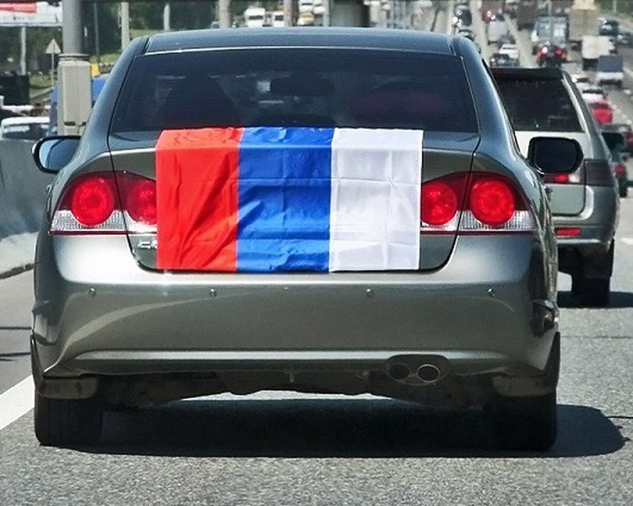 В Крыму стартовали перерегистрация транспорта и замена прав 