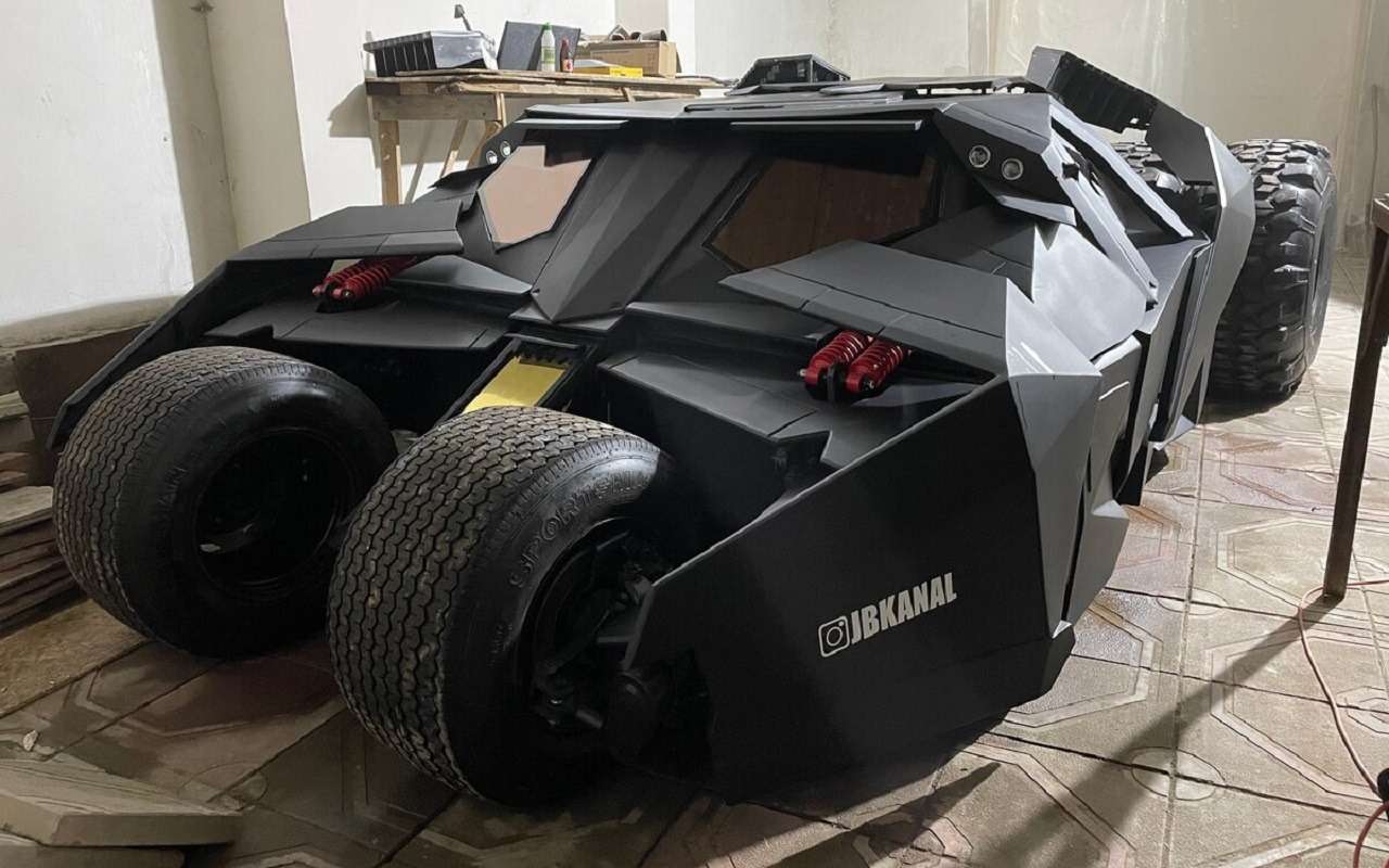 На продажу выставили реальный Бэтмобиль