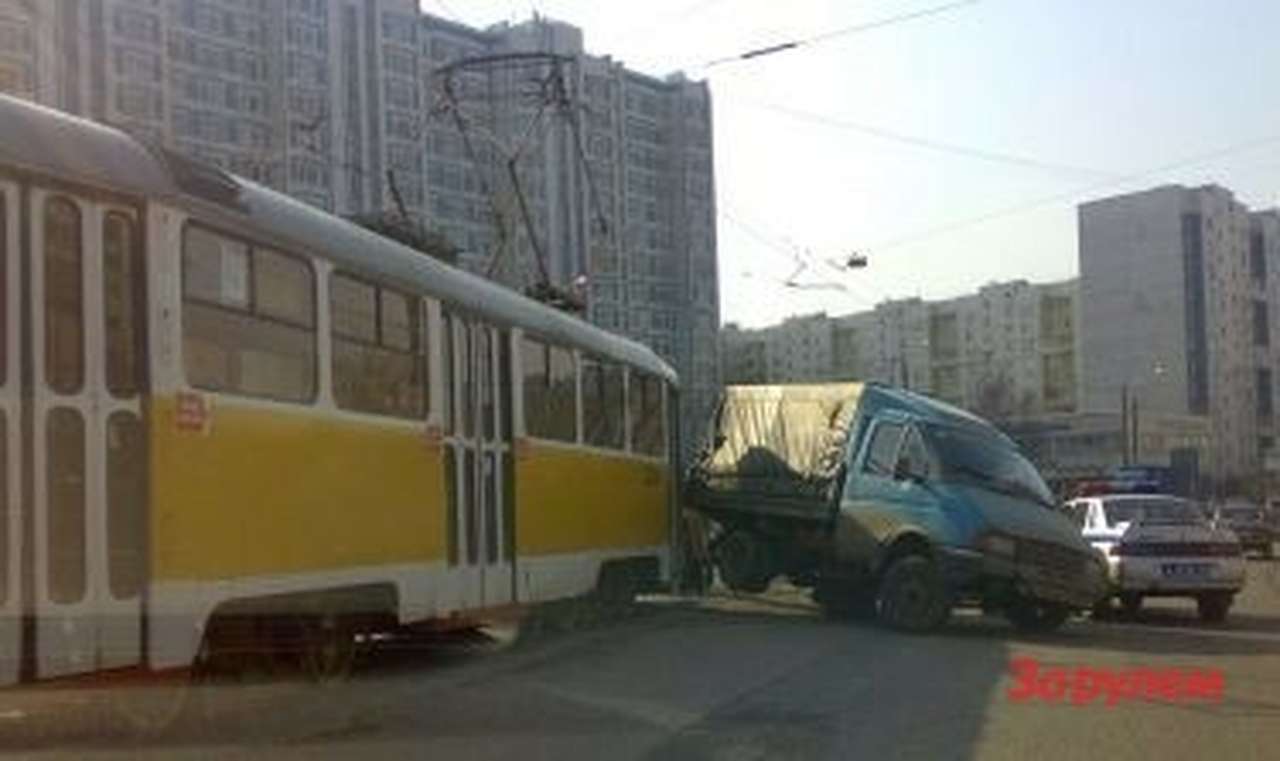 За выезд на трамвайные пути встречного направления отберут права