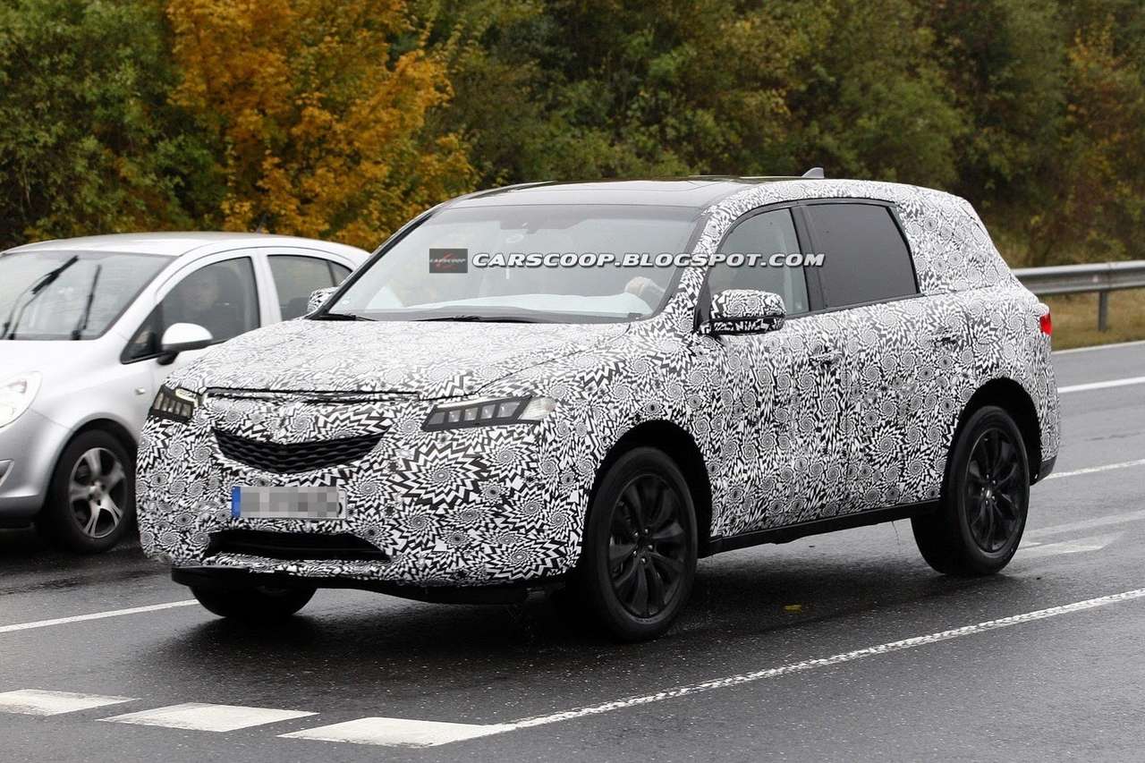 Новый кроссовер Acura MDX запечатлели в облегченном камуфляже