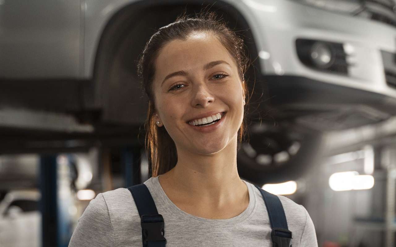 Женщины все чаще идут работать в автосервисы: почему так происходит?