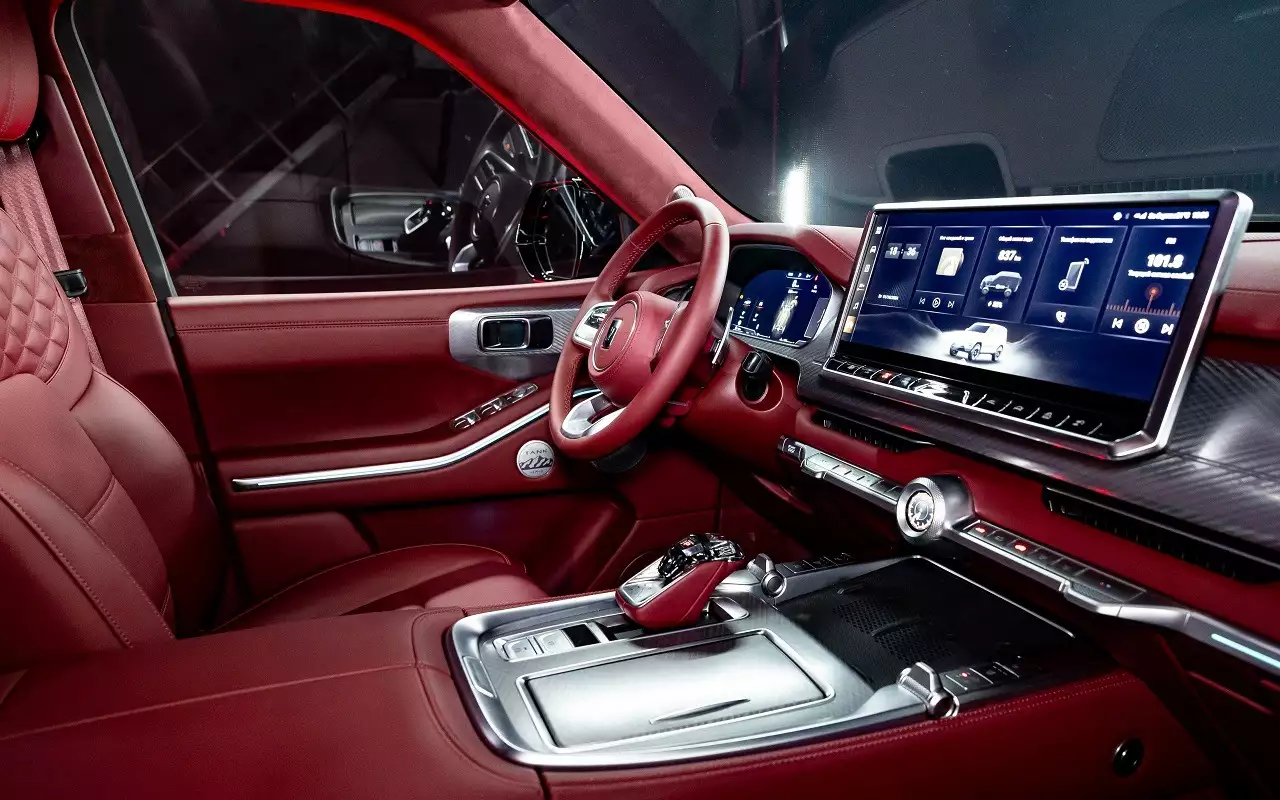 Интерьер Tank 700