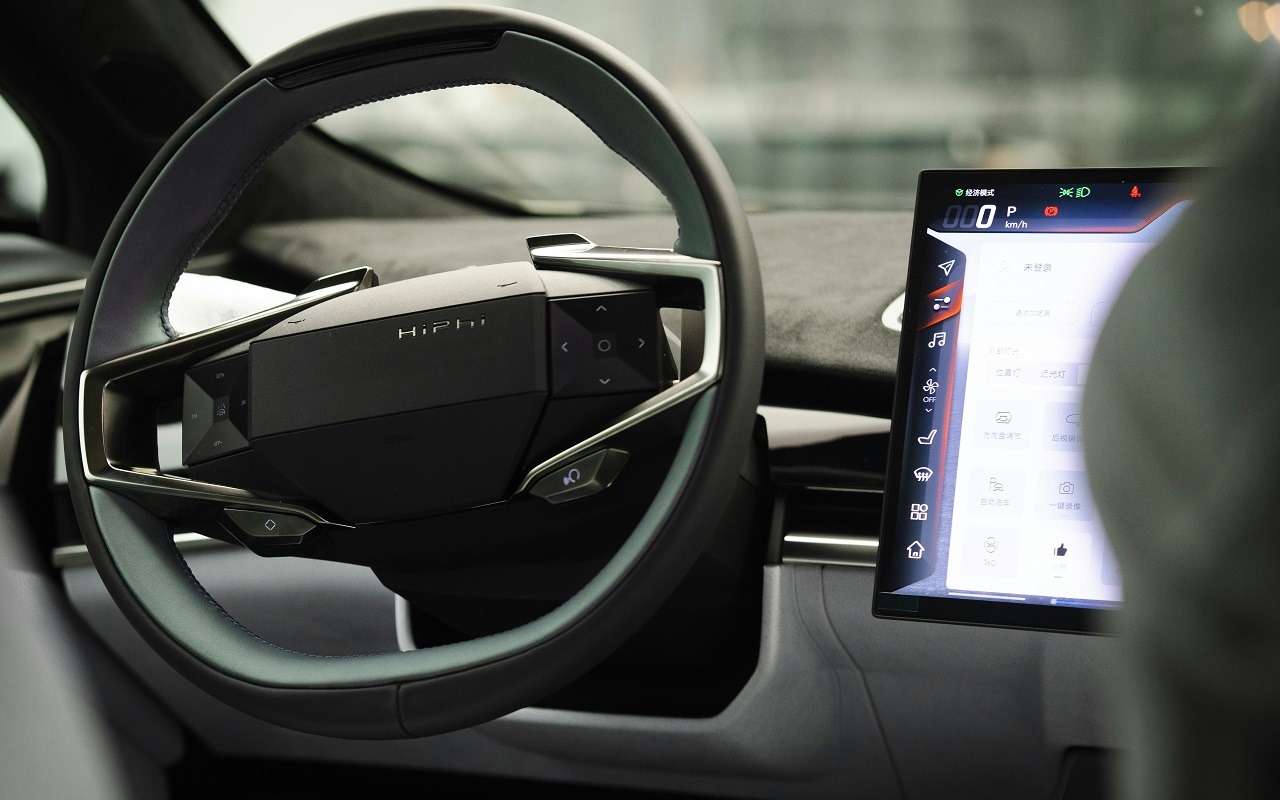 Подключенные к интернету устройства делают автомобили уязвимыми для взлома