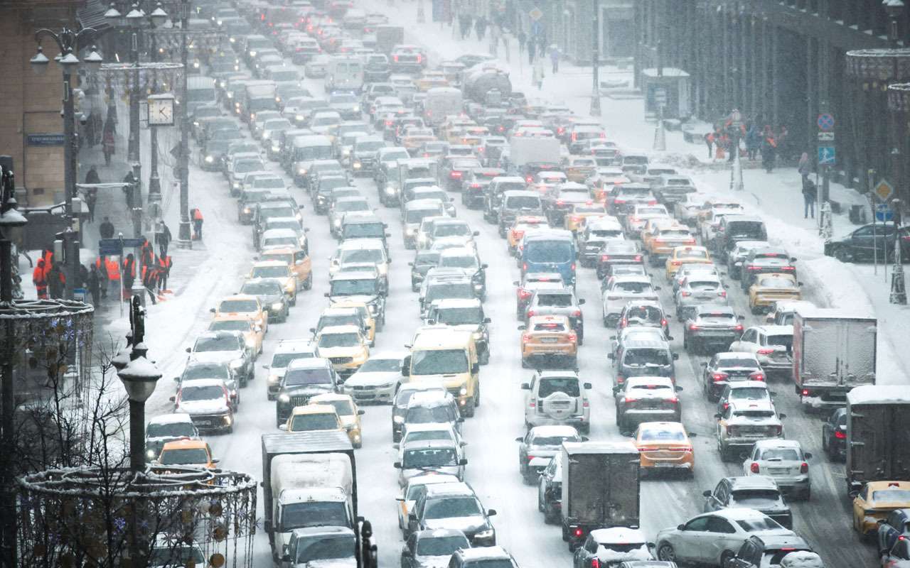 Госавтоинспекция рассказал о правилах безопасности при поездах в снегопад и гололед