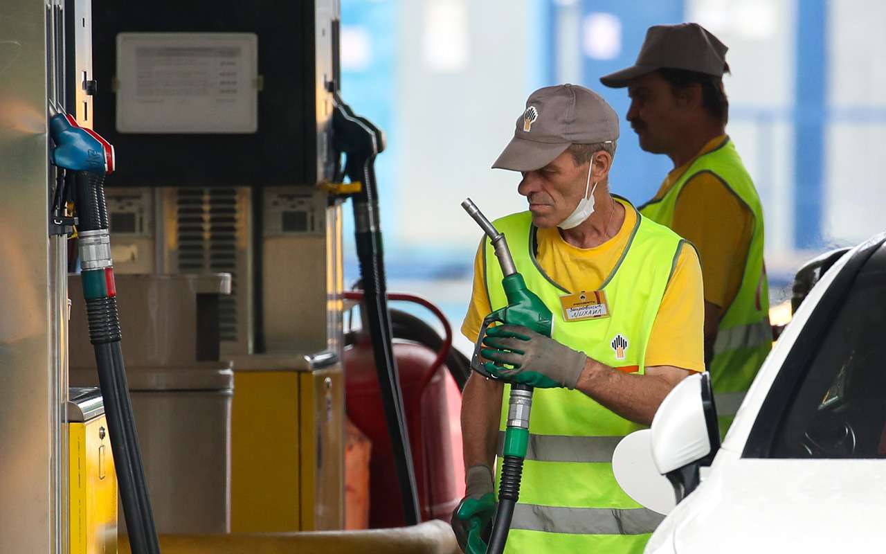 +15 рублей за литр бензина: стало известно, откуда они взялись