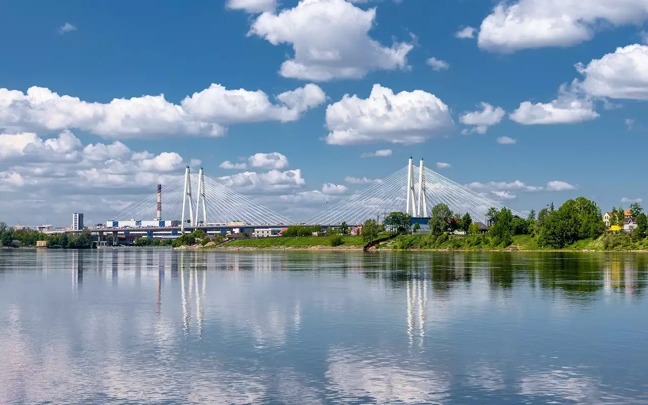 На КАД ограничат движение между вантовым мостом и Московским шоссе