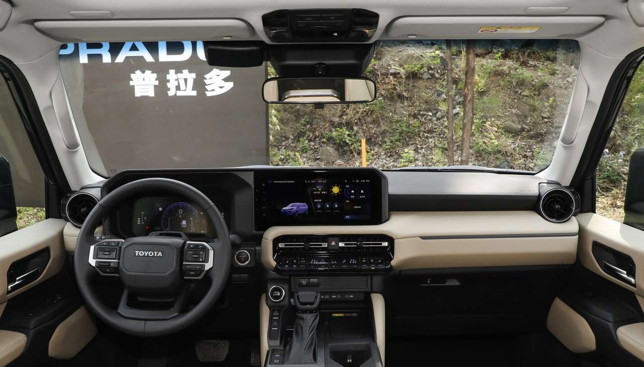 Интерьер Toyota Land Cruiser Prado
