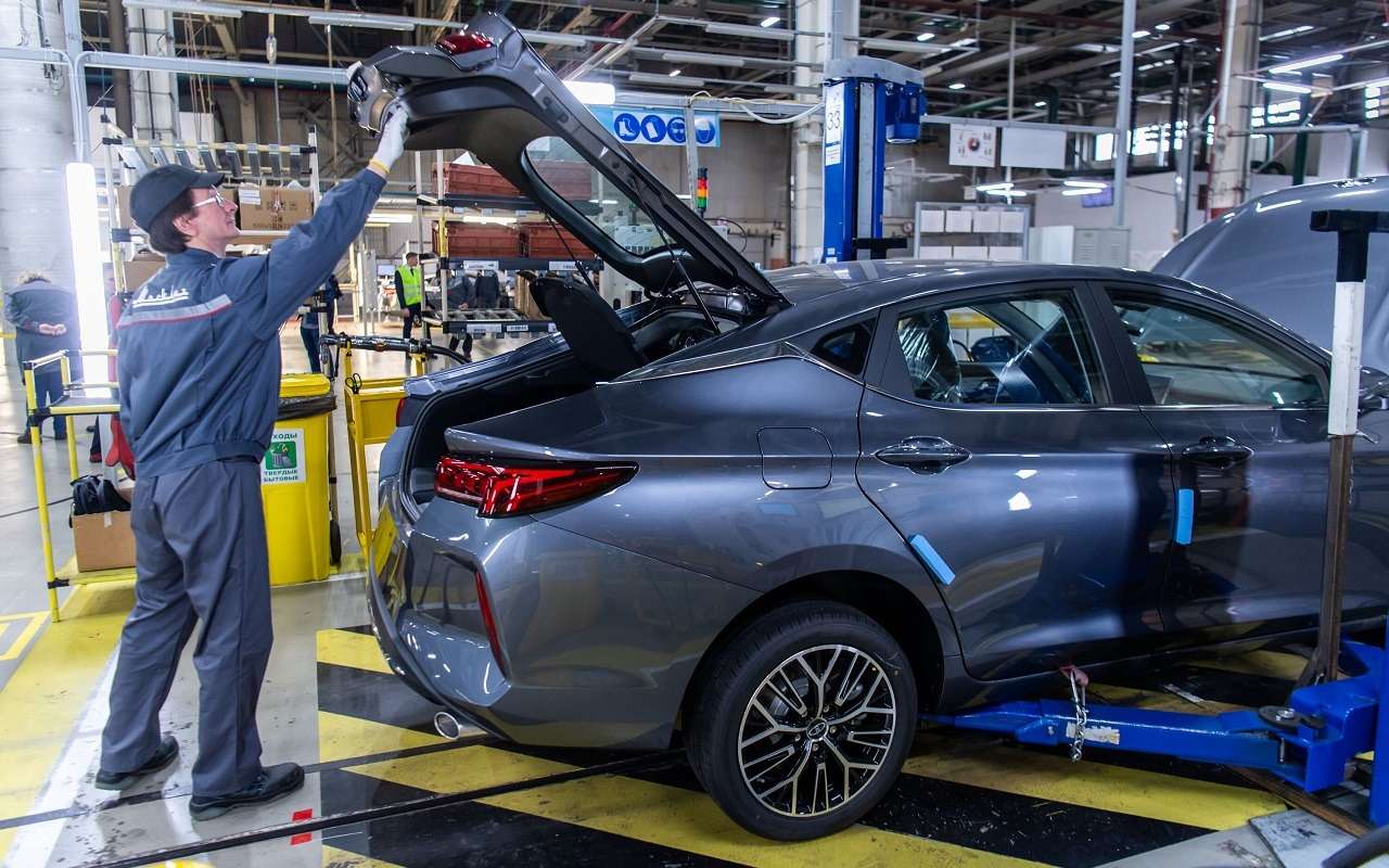 Отечественный автопром набирает обороты: выпуск легковушек растет