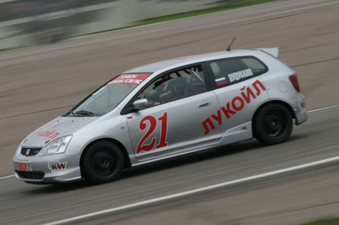 Стартовали Кубки "Супер-Лайт" и "Honda Civic"