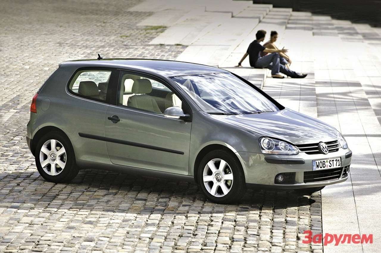 По количеству предложений на нашем вторичном рынке трехдверный хэтчбек немногим уступает пятидверке, которая более практична и универсальна. В техническом плане, в том числе по гамме двигателей и трансмиссий, оба автомобиля полностью идентичны