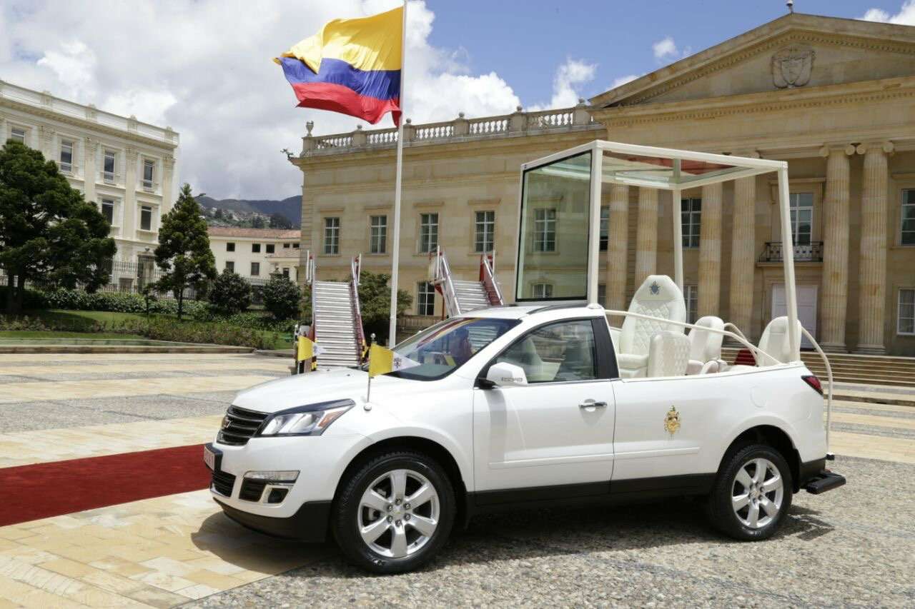 Папе Римскому сделали спецмашину на базе старого Chevrolet