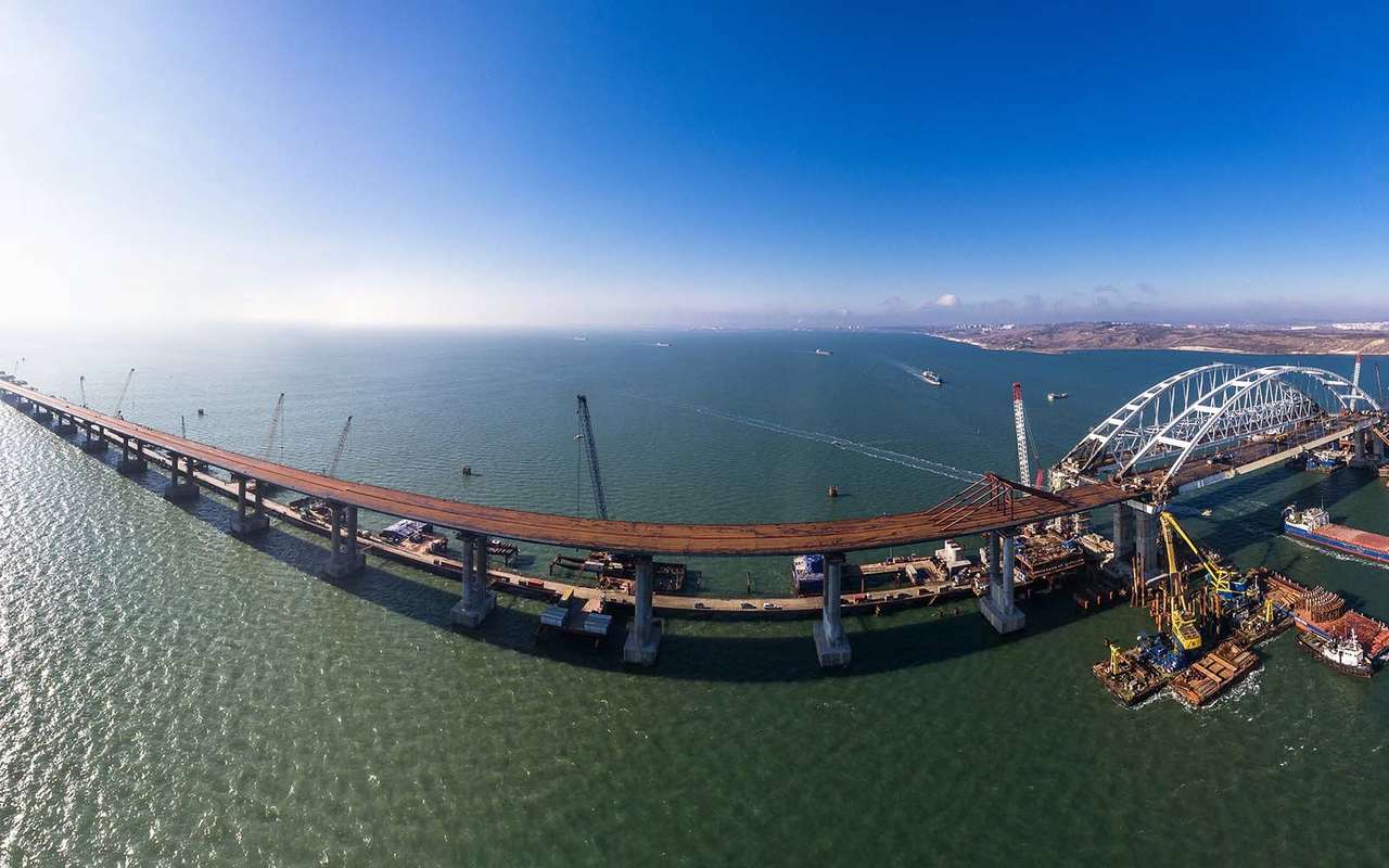 Автомобильное движение по Крымскому мосту запустят в мае