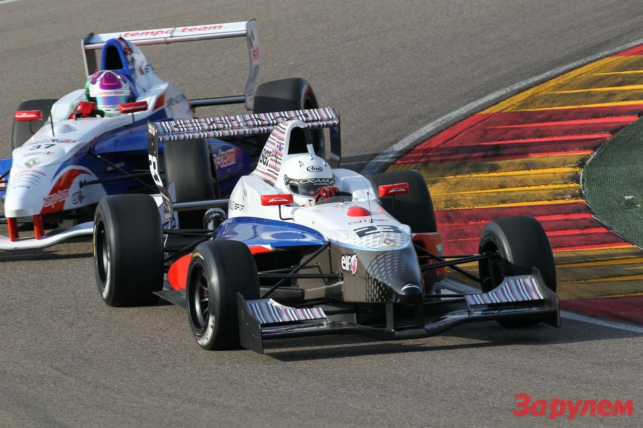 Денис Нагулин дебютировал в 2-литровой Формуле Рено 