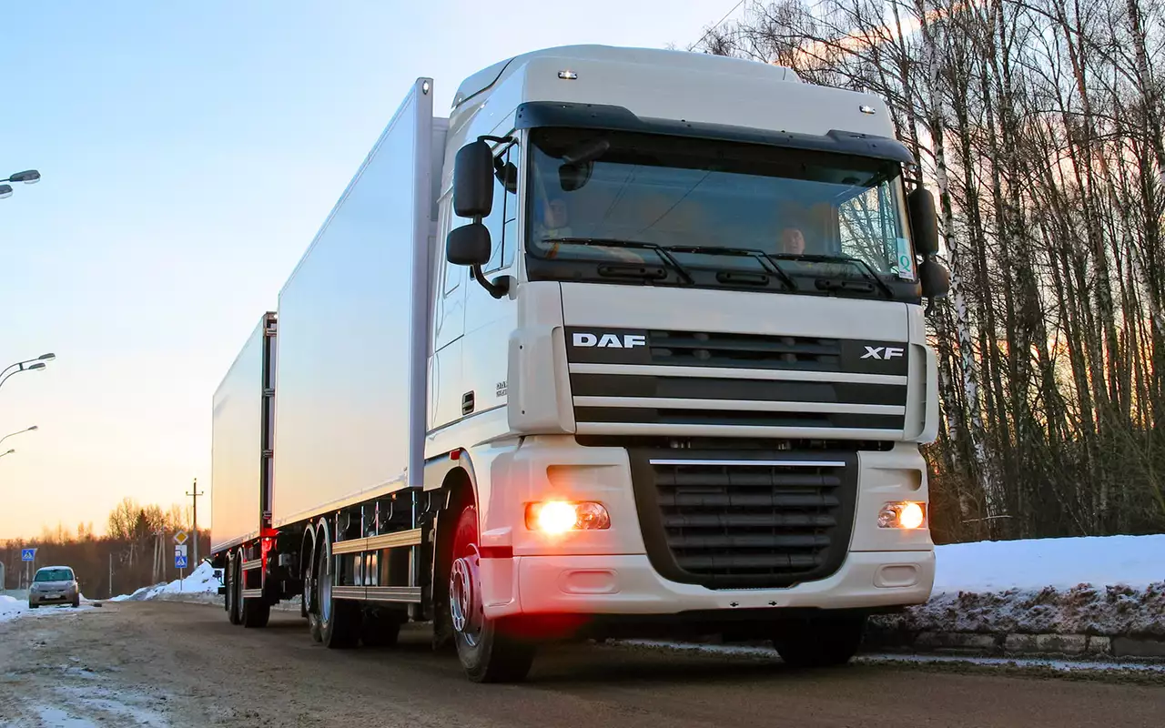 Бурное развитие крупных торговых компаний-ретейлеров усилило интерес к тандемам, особенно с изотермическим фургоном.