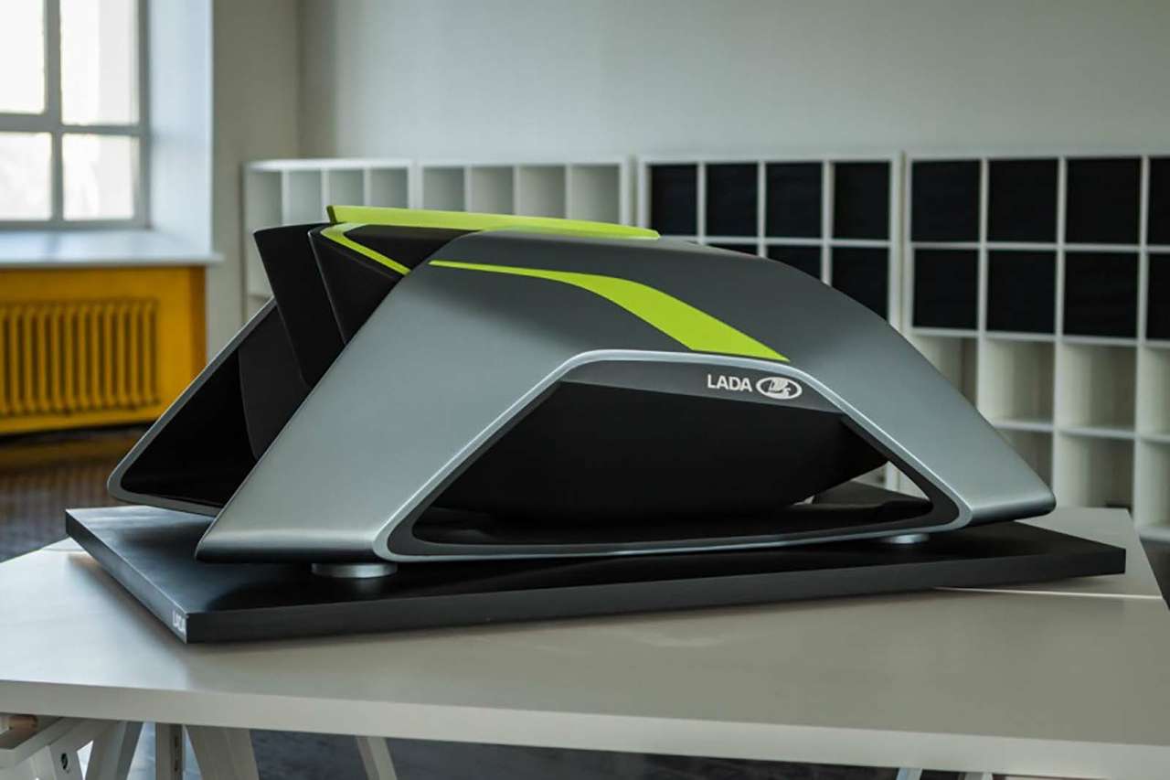 Фестиваль новых технологий: Летающая Лада, Стивен Сигал и электромобили