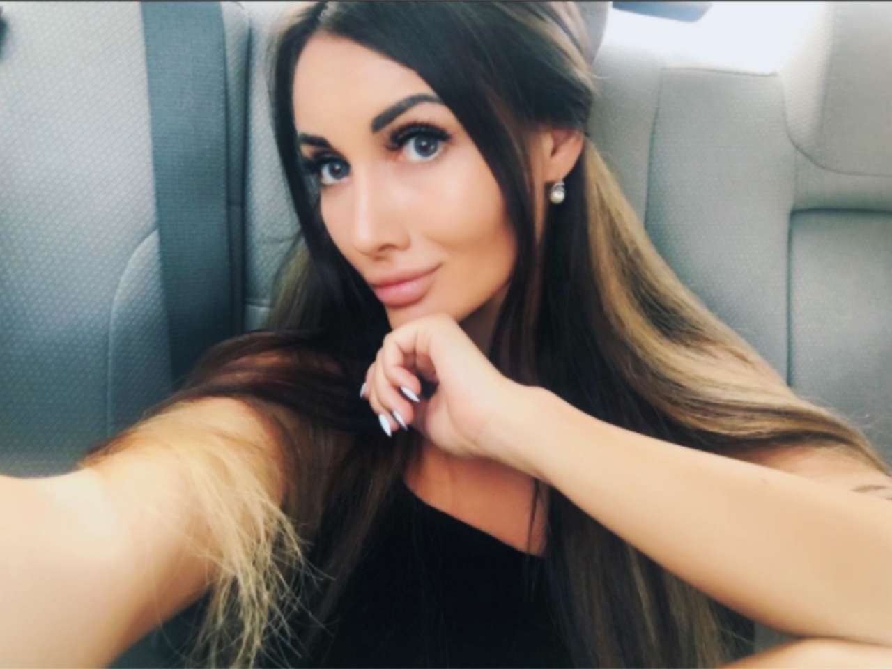 Исцарапала и травмировала гаишника: буйная модель пойдет под суд