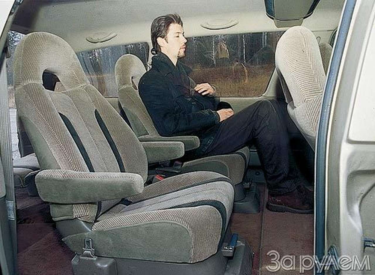 "тойота-превия"