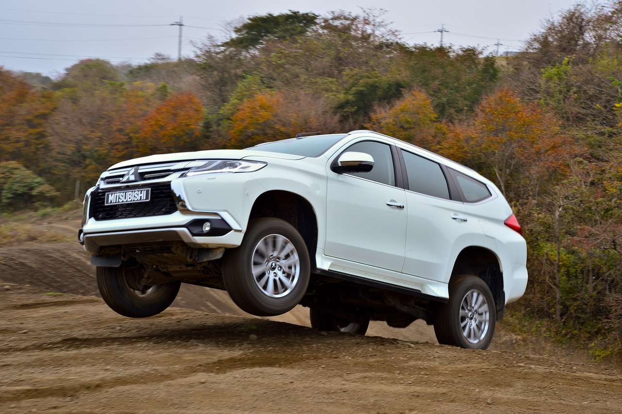 Первый тест-драйв нового Mitsubishi Pajero Sport: настоящий «проходимец»!