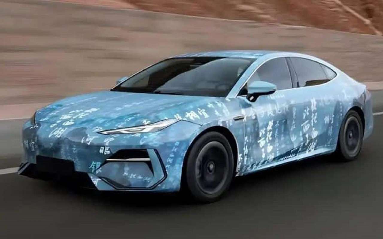 Премиальный электроседан Geely увидит свет в этом году