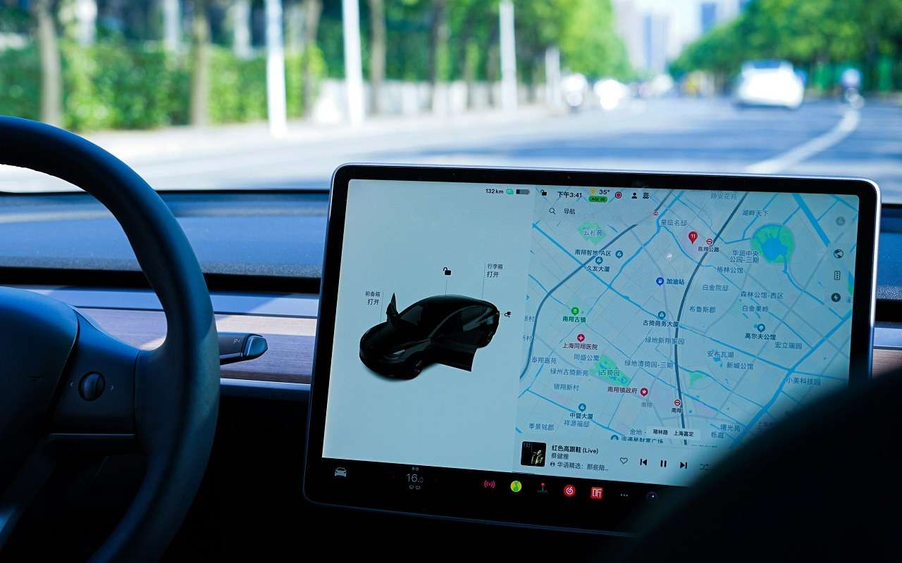 Дисплеи признаны опасными для жизни: в ЕС хотят вернуть физические кнопки в авто