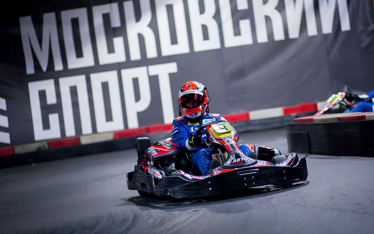 Команды автогонщиков, симрейсеров и журналистов сразились в параллельных реальностях