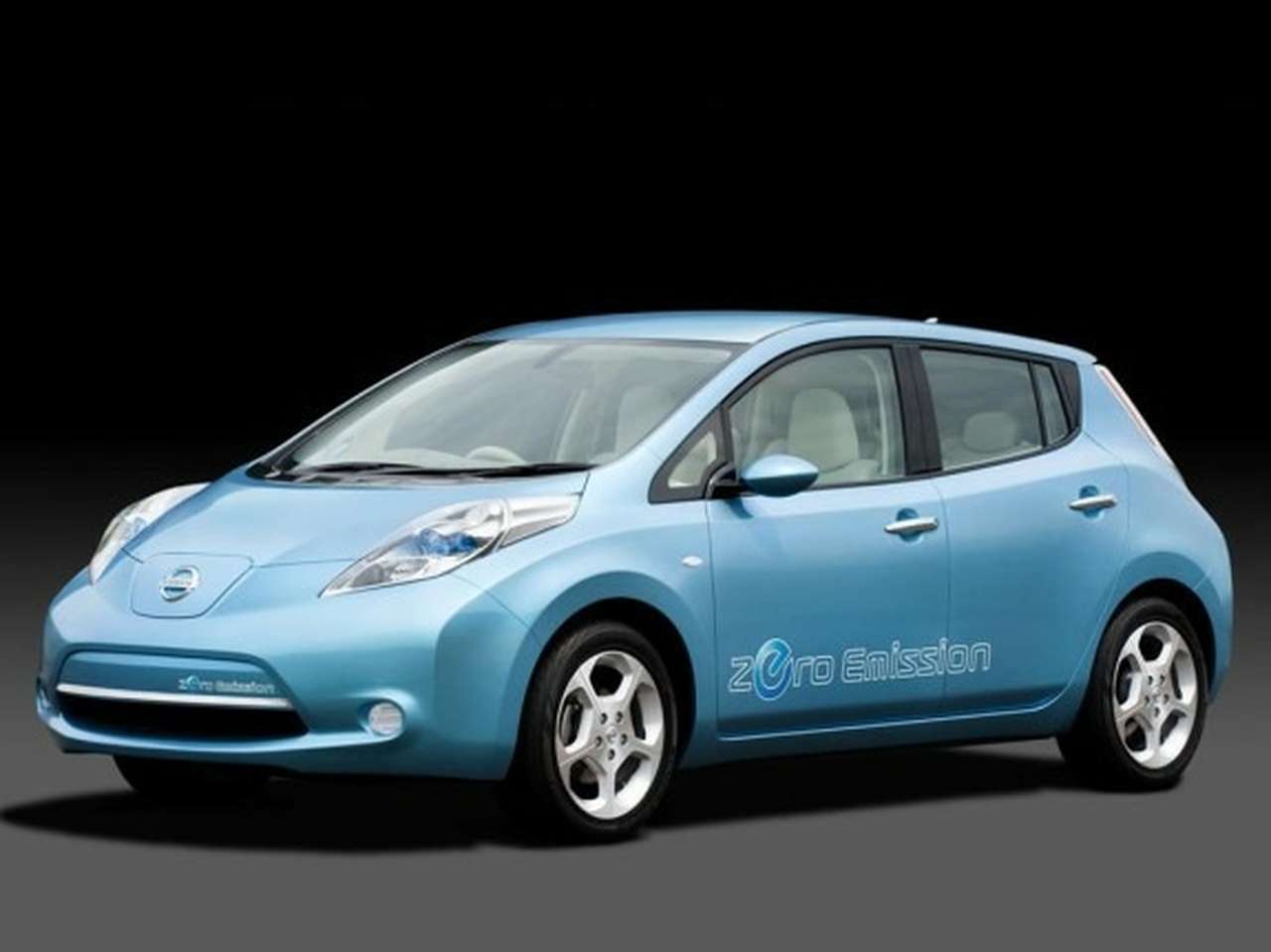 Продажи Nissan Leaf начнутся 20 декабря