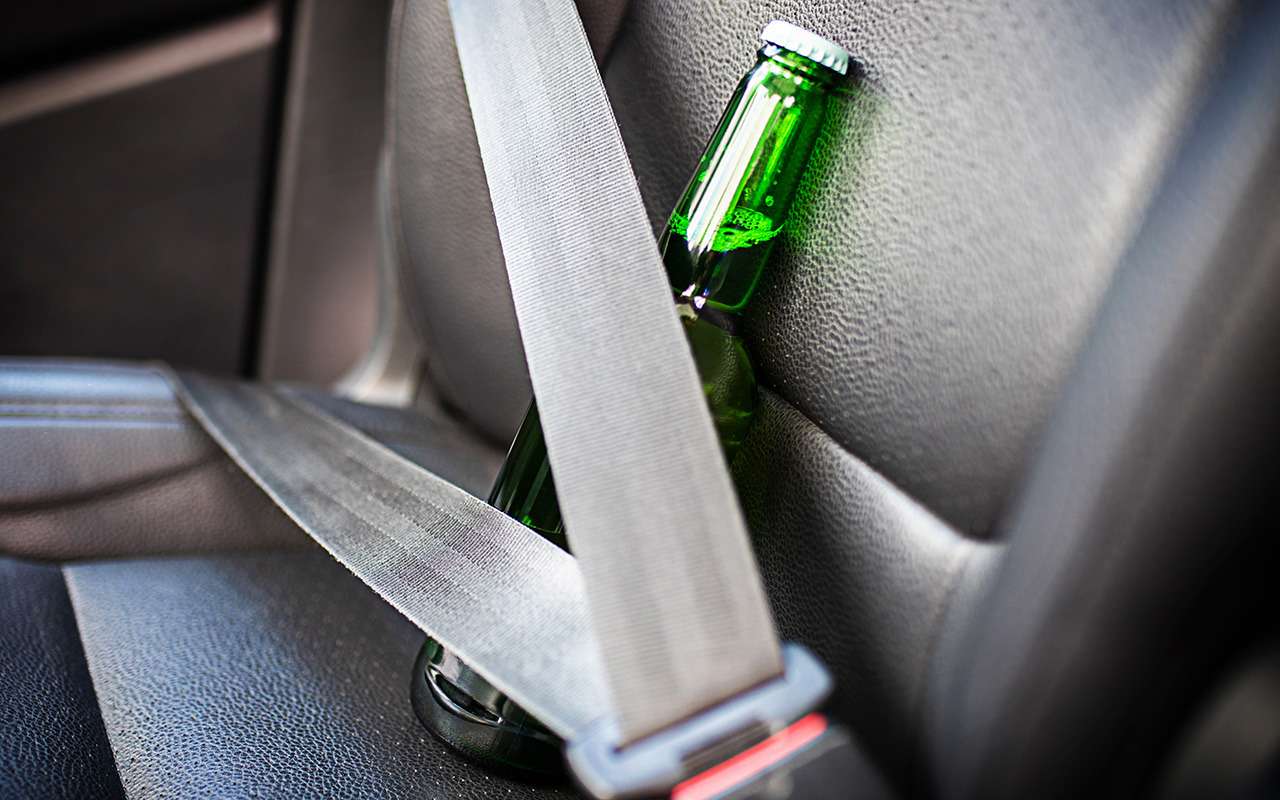 Суд назвал условие, при котором нетрезвый водитель вправе сидеть в авто