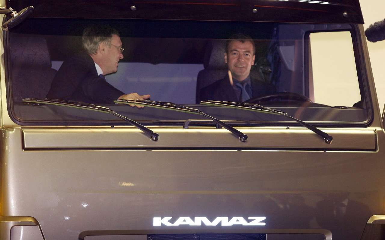 Медведев готов давать разработчикам беспилотников по миллиарду в месяц!