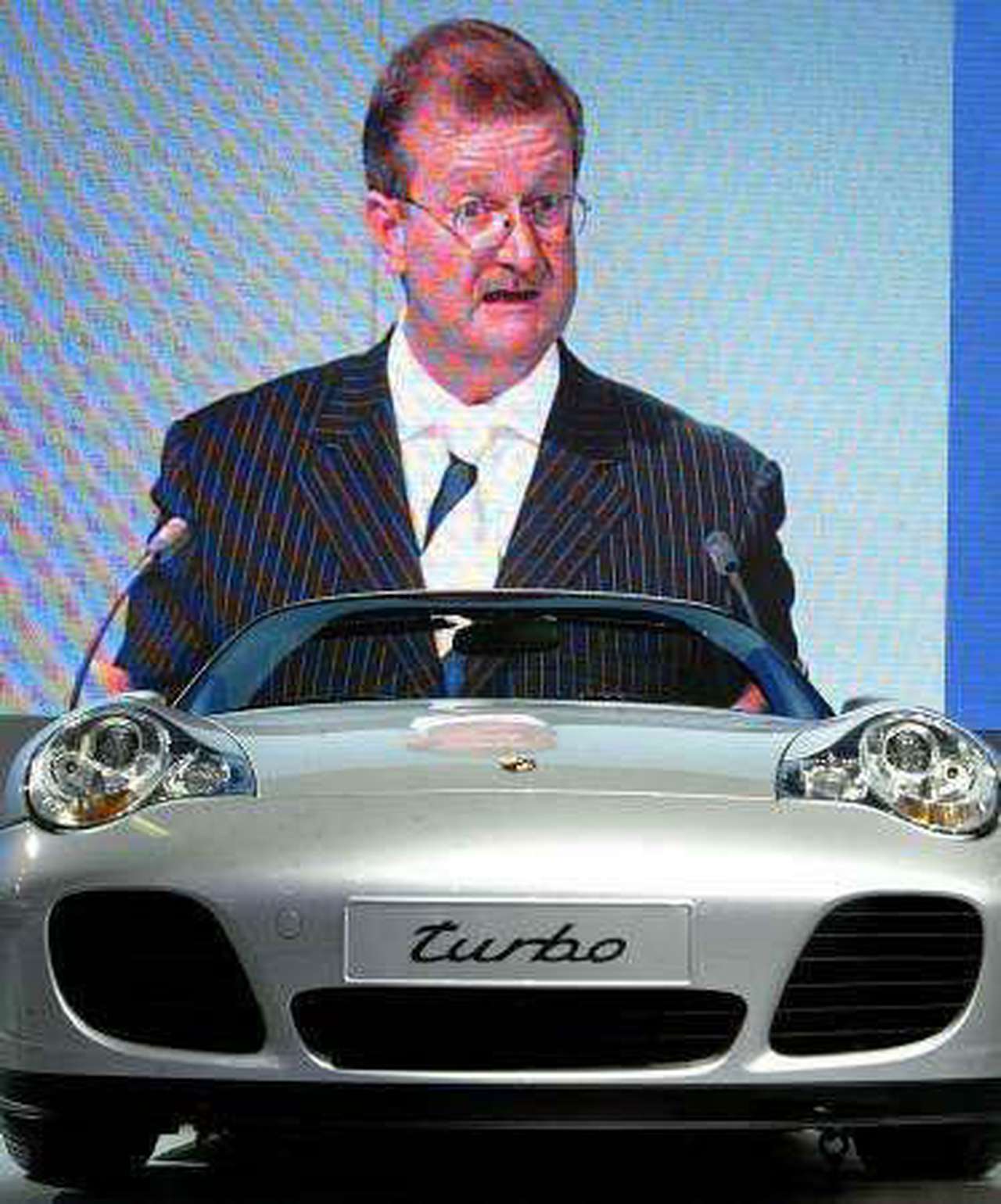 Porsche заработал почти миллиард