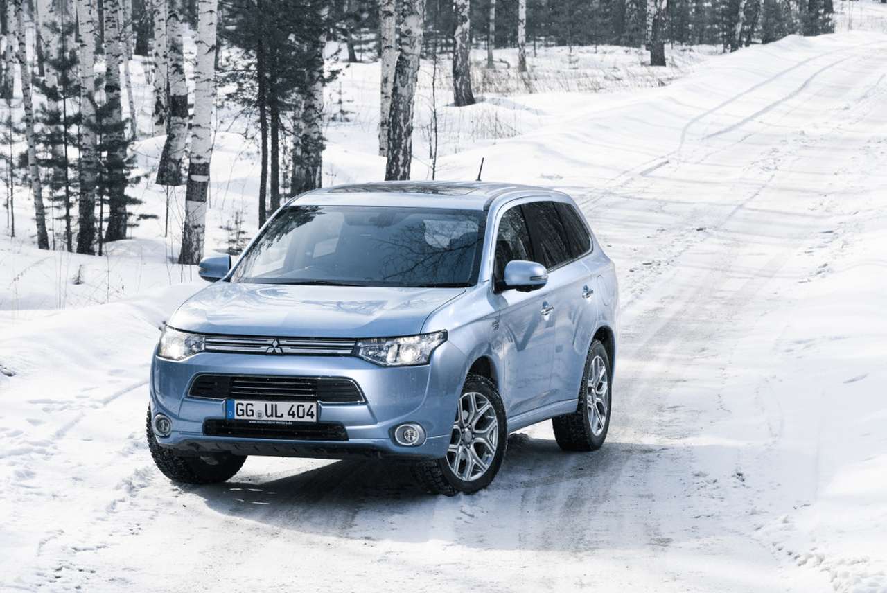 Mitsubishi Outlander PHEV выдержал испытание российским климатом