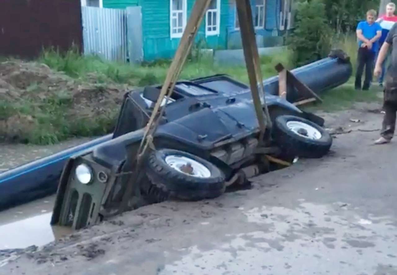 Дорога проглотила «уазик». И это не фильм ужасов!