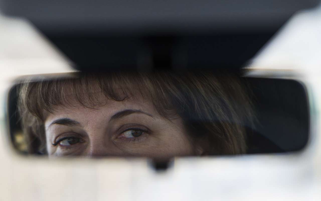 Женщины предпочитают Lada и Kia. Какие еще авто популярны у россиянок?