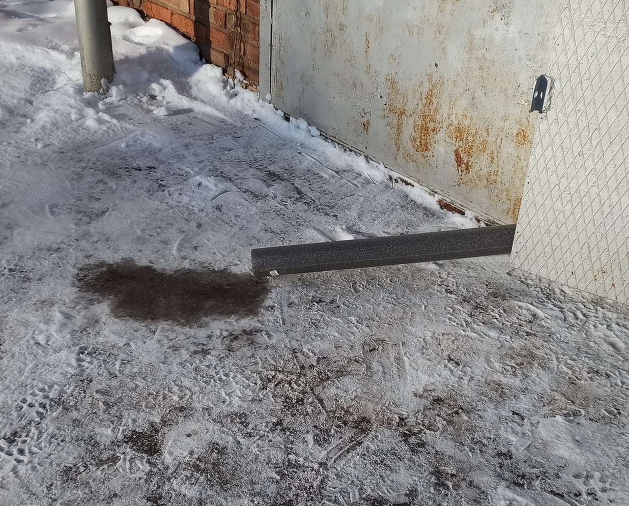 Двух метров трубки достаточно, чтобы отвести выхлоп подальше от гаража.