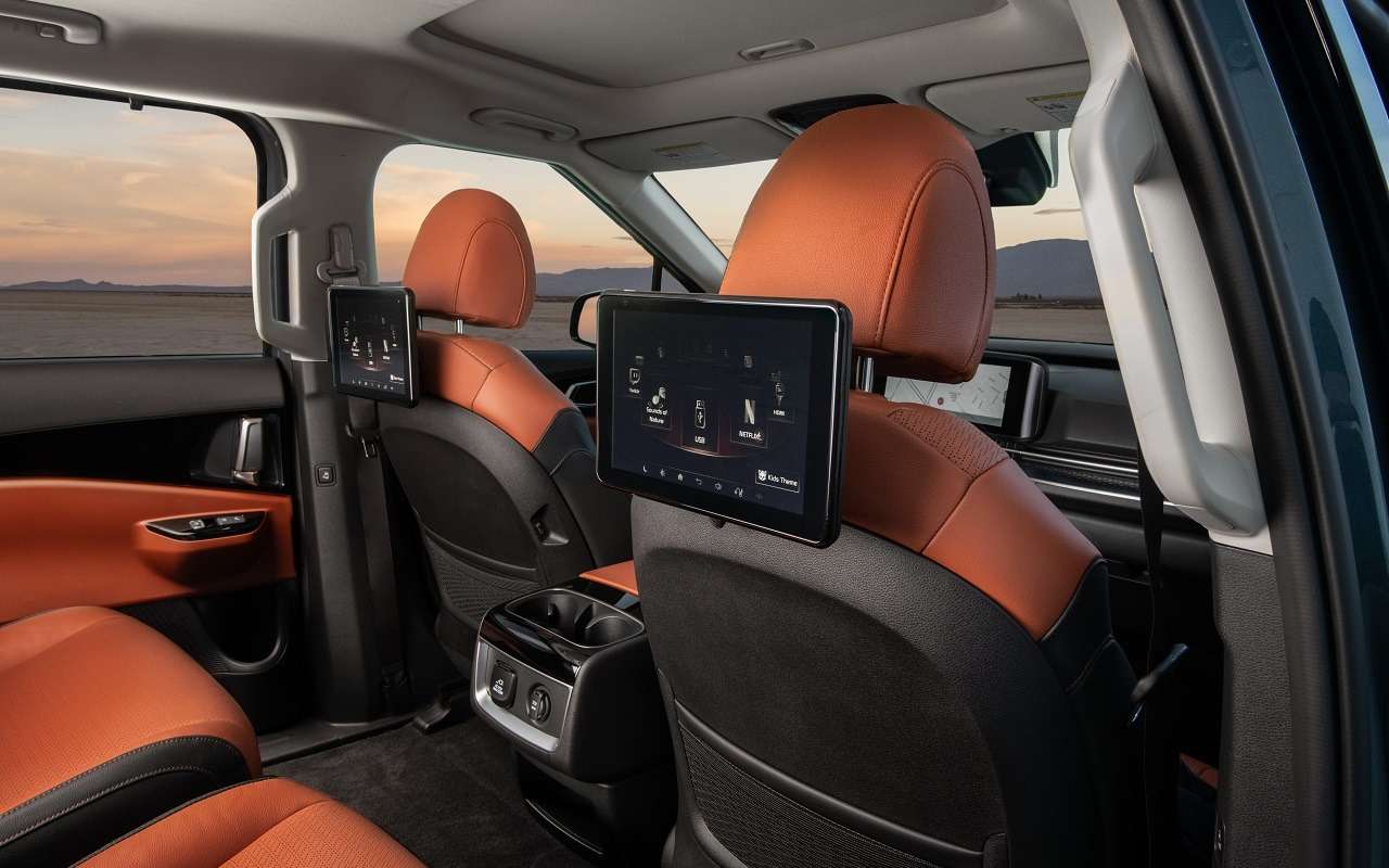 Интерьер Kia Carnival 2024