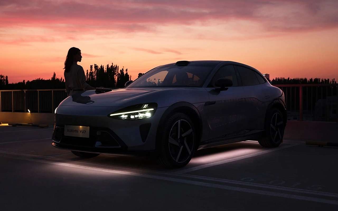 Xiaomi YU7 с подсветкой шасси