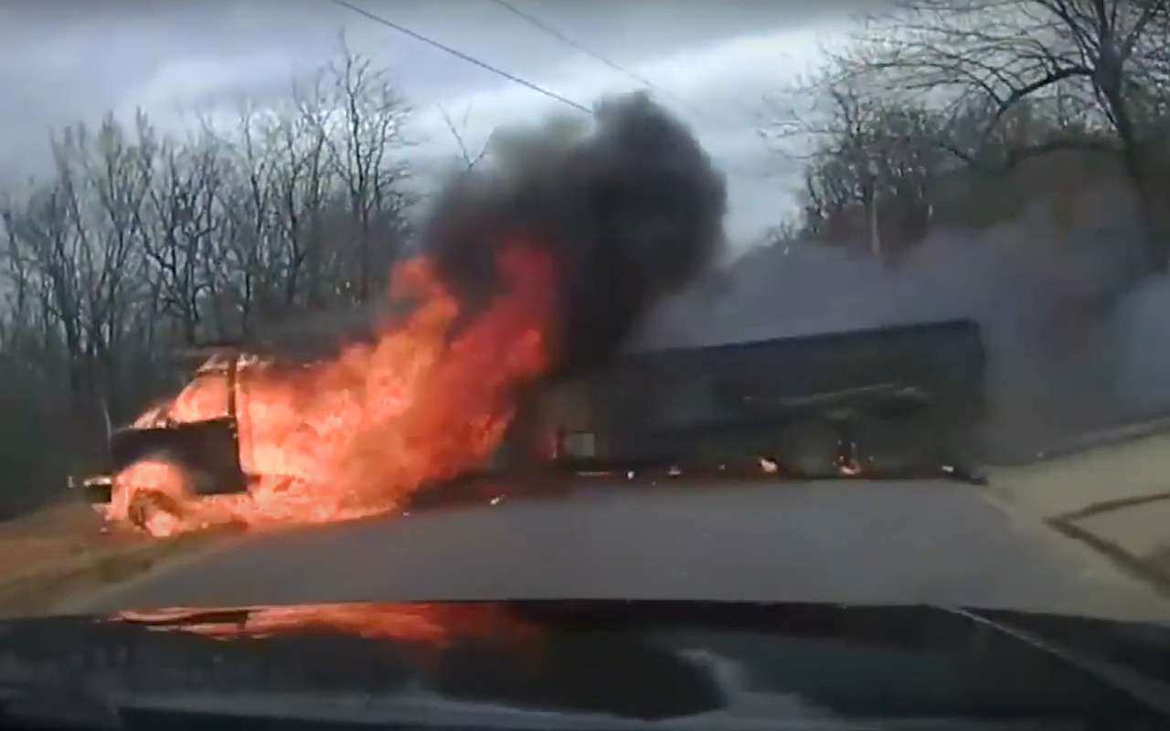 Грузовик в огне: леденящие кадры из авто полиции