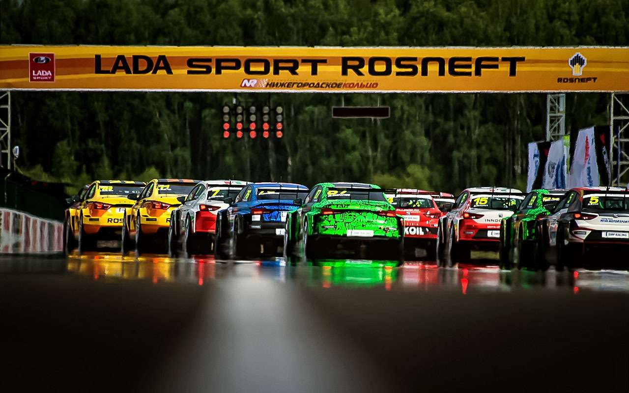 Интрига в классе Туринг сводится к противостоянию проверенных СЕАТов с новичками РСКГ – Вестами заводской подготовки. Борьба идет с переменным успехом.