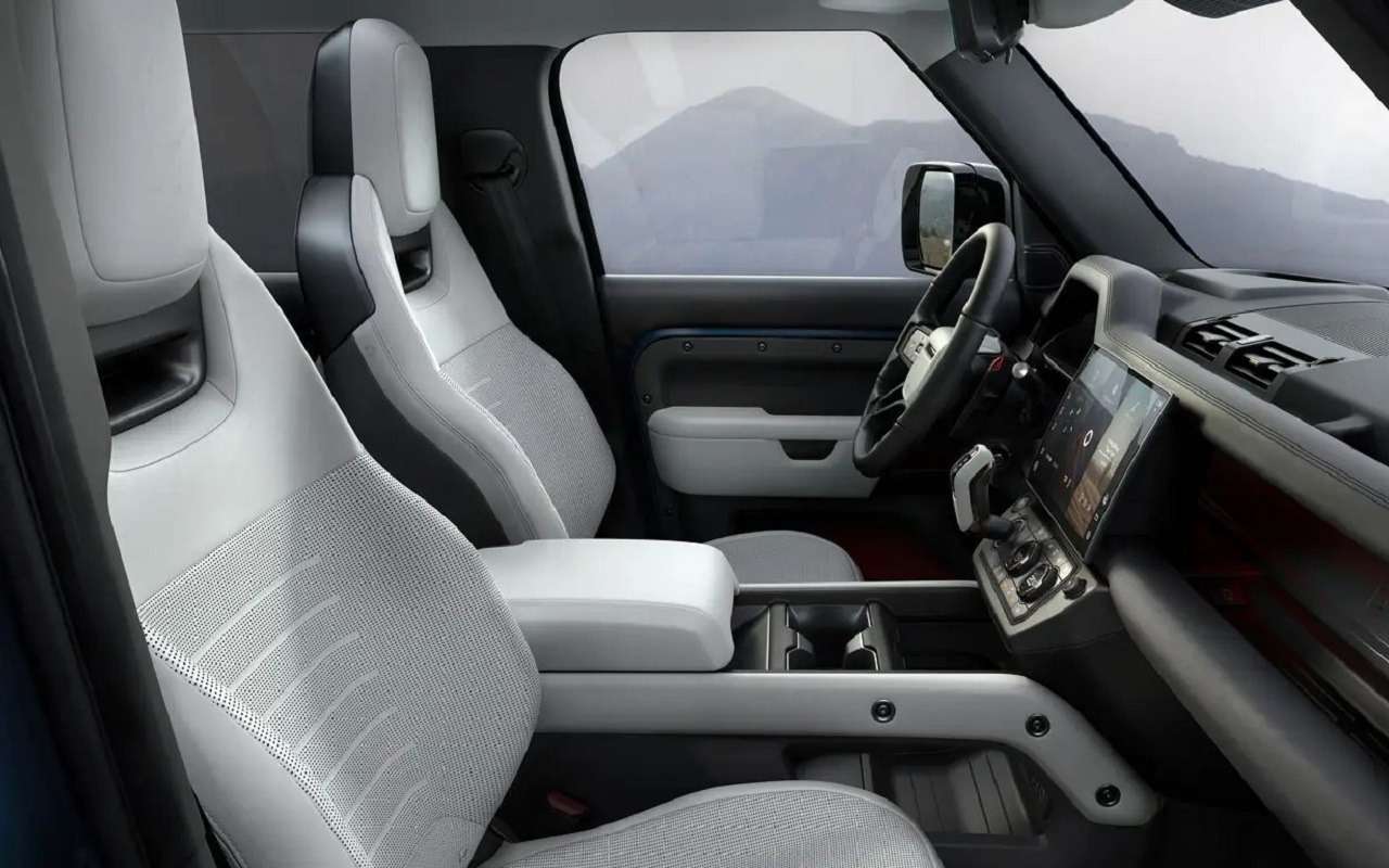 Интерьер Land Rover Defender
